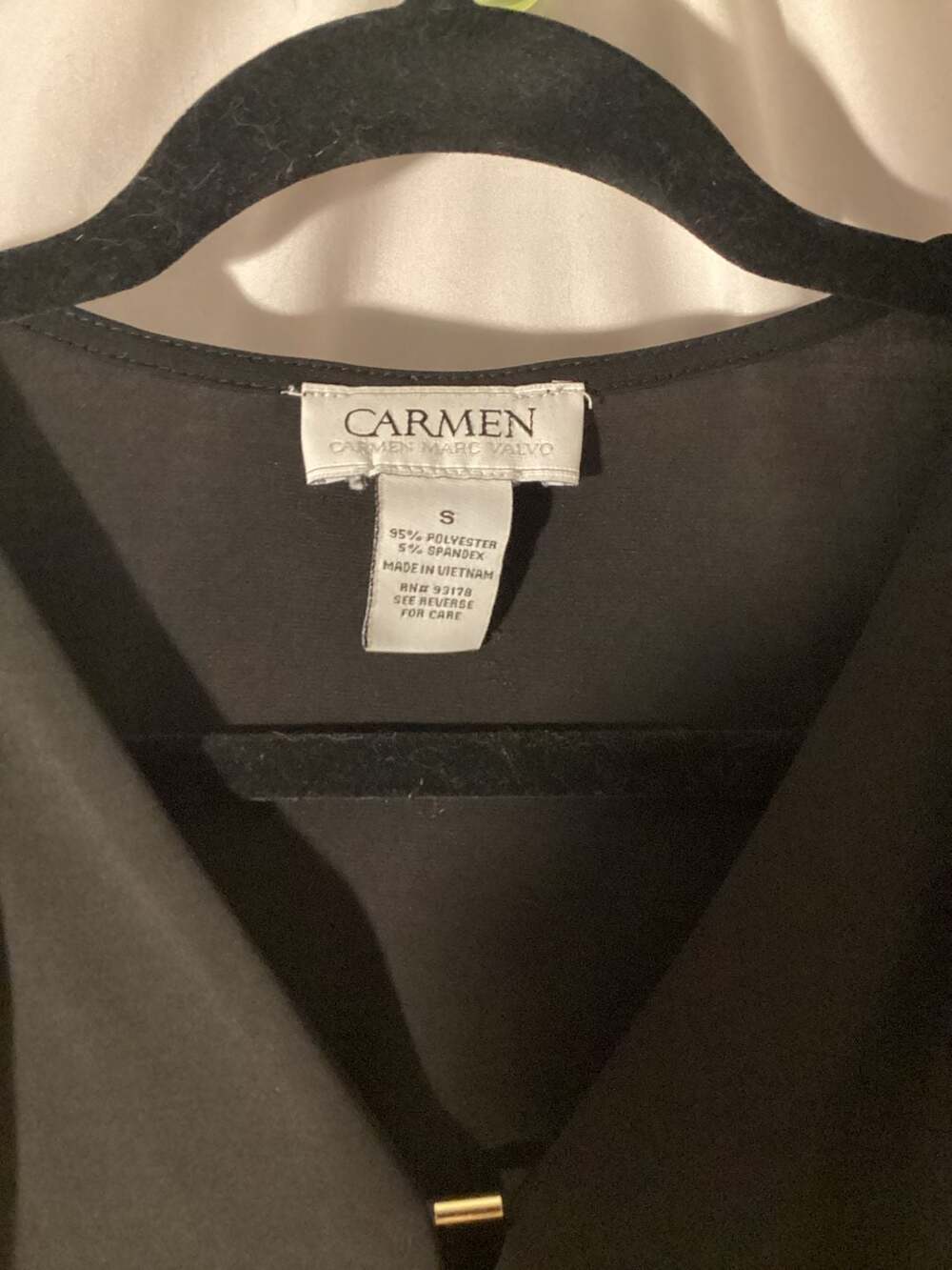 Carmen Marc Valvo Black V-Neck Cap Sleeve Shell Top - Picture 2 of 3
